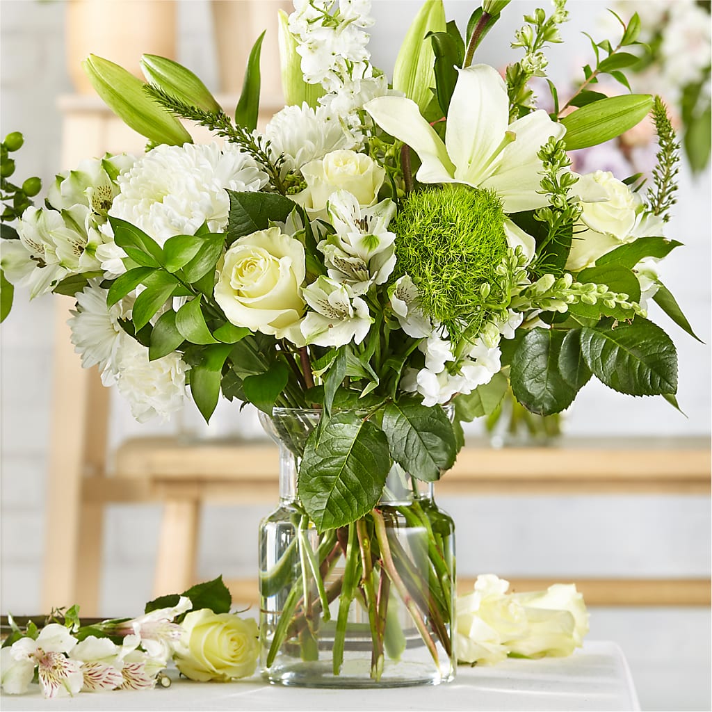 Classic Ivory – A Florist Original – Bloom Boutique Ny, Lake Grove NY